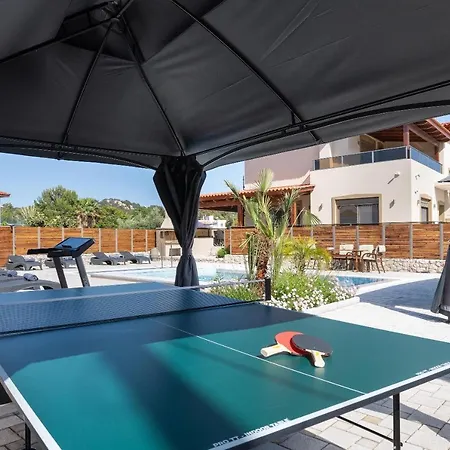 Panthea Luxury Vilă